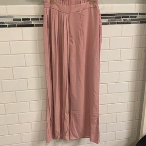 Pink half-pleated pants